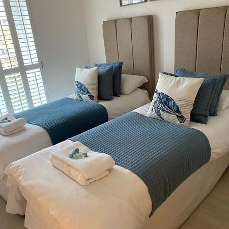 Luxury Beachfront Outstanding 2 Bedroom Apartment Eastbourne Exterior foto