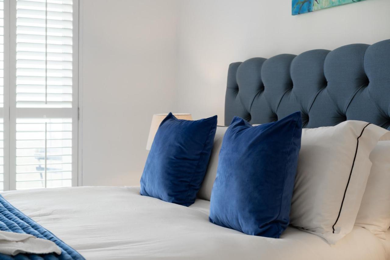 Luxury Beachfront Outstanding 2 Bedroom Apartment Eastbourne Exterior foto