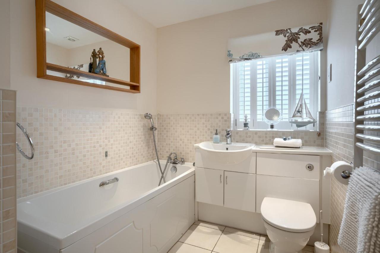 Luxury Beachfront Outstanding 2 Bedroom Apartment Eastbourne Exterior foto
