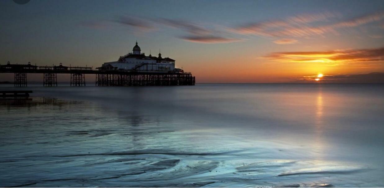Luxury Beachfront Outstanding 2 Bedroom Apartment Eastbourne Exterior foto